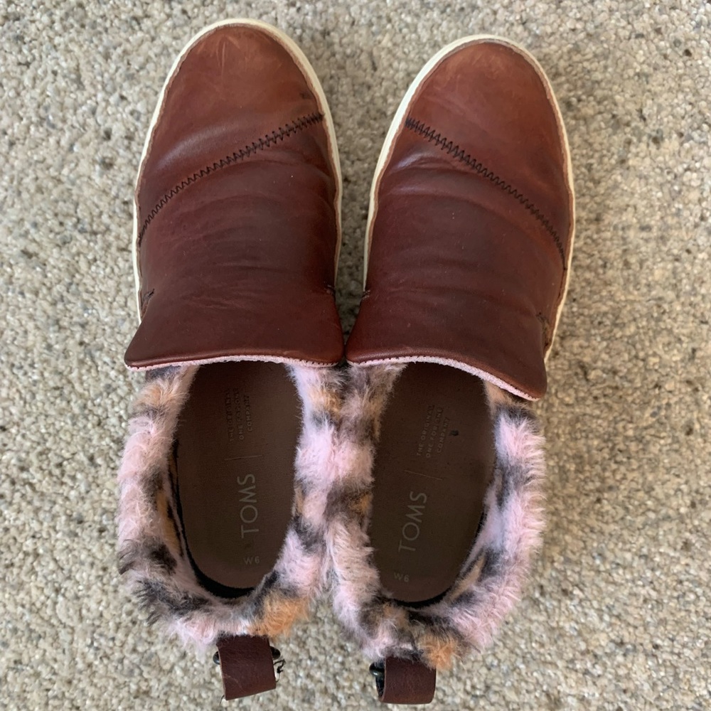 TOMS Bryce slip on size 6